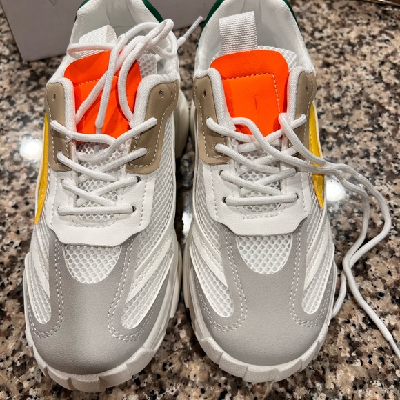 Colorblock Sneakers - Picture 2 of 5